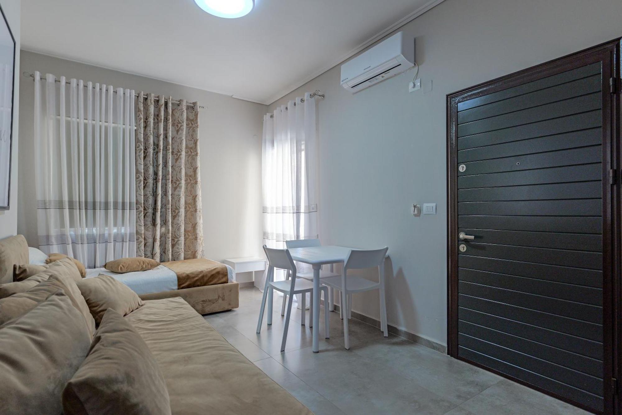 Costa Verde Suites Saranda ภายนอก รูปภาพ